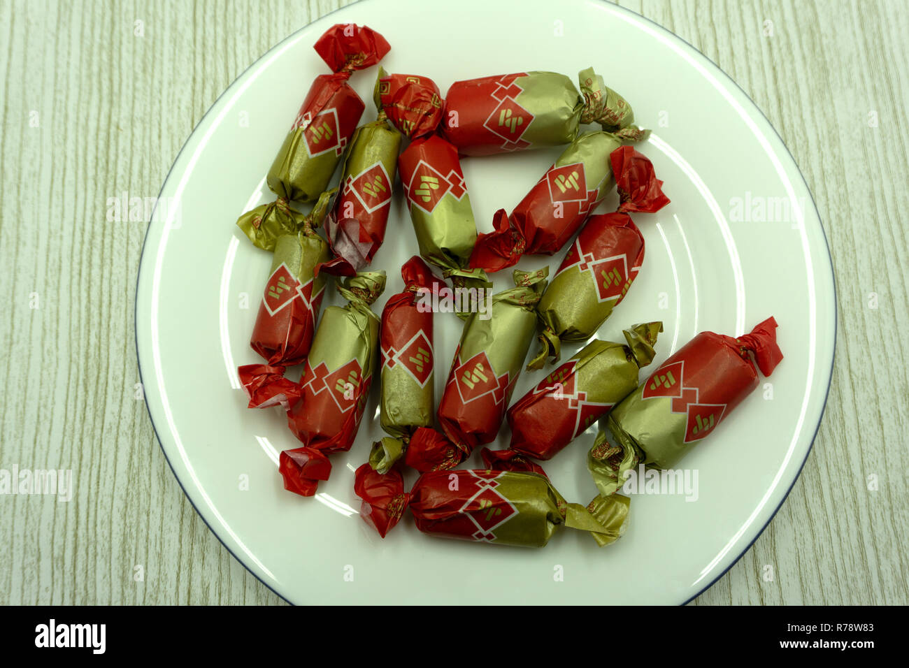 Carte di caramelle rosso marrone con Russia-Russia Berezniki 31 Dicembre 2017 Foto Stock