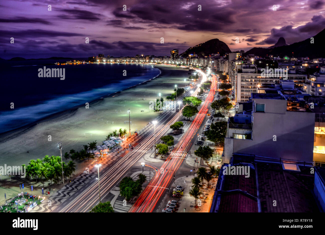 Sulla spiaggia di Copacabana, Rio de Janeiro, Brasile Foto Stock