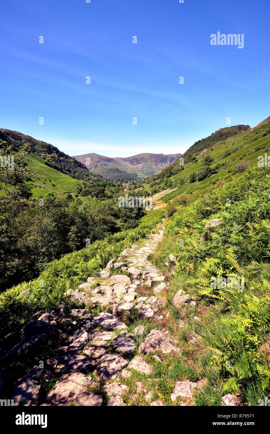 Sentiero di pietra sopra Greenup Beck di alta Spy Foto Stock