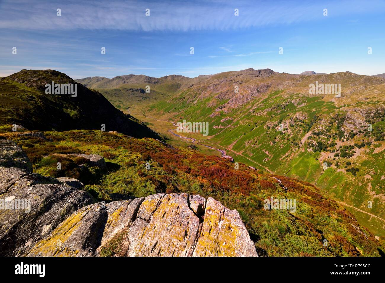 Langstrath Beck dalla rupe di Eagle Foto Stock