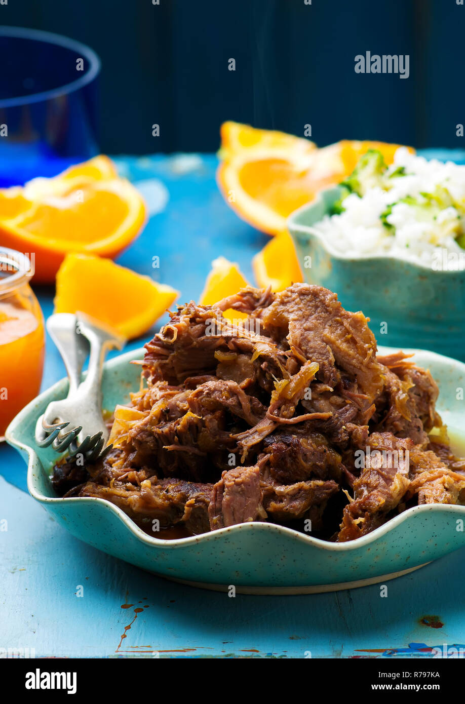 Slow Cooker Brasati di carne di maiale con una salsa Rum-Orange.Il fuoco selettivo Foto Stock