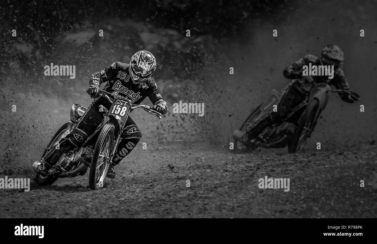 I motociclisti competere a Erba via moto racing a Gawsworth, Cheshire Foto Stock