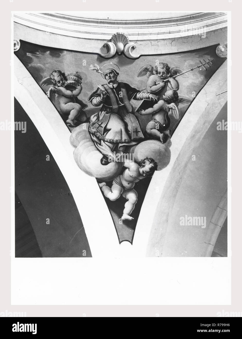 Abruzzo L'Aquila L'Aquila di Santa Maria di Collemaggio, questa è la mia Italia, il paese italiano di storia visiva, architettura medievale, scultura architettonica, pittura murale 13-15 secolo post-architettura medievale, scultura architettonica del XVIII secolo, sculture, affreschi, dipinti a muro, metallo crocifisso la copertura dei dipinti alcune vedute di interni architettonici. Foto Stock