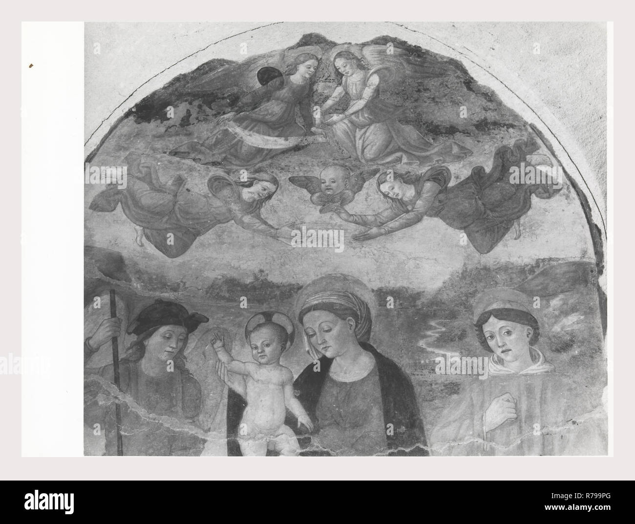 Abruzzo L'Aquila L'Aquila di Santa Maria di Collemaggio, questa è la mia Italia, il paese italiano di storia visiva, architettura medievale, scultura architettonica, pittura murale 13-15 secolo post-architettura medievale, scultura architettonica del XVIII secolo, sculture, affreschi, dipinti a muro, metallo crocifisso la copertura dei dipinti alcune vedute di interni architettonici. Foto Stock