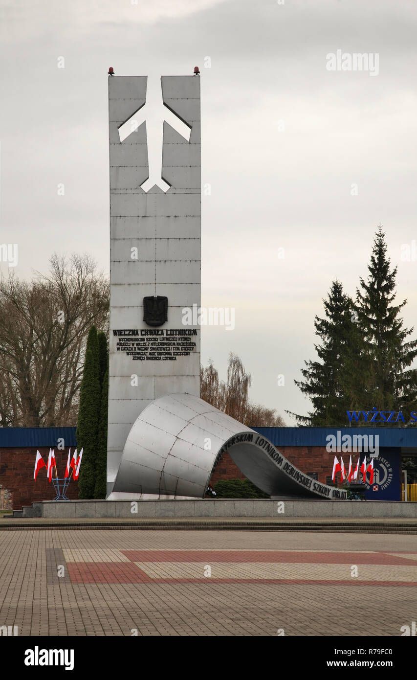 Monumento a eroici aviatori in Deblin. Polonia Foto Stock