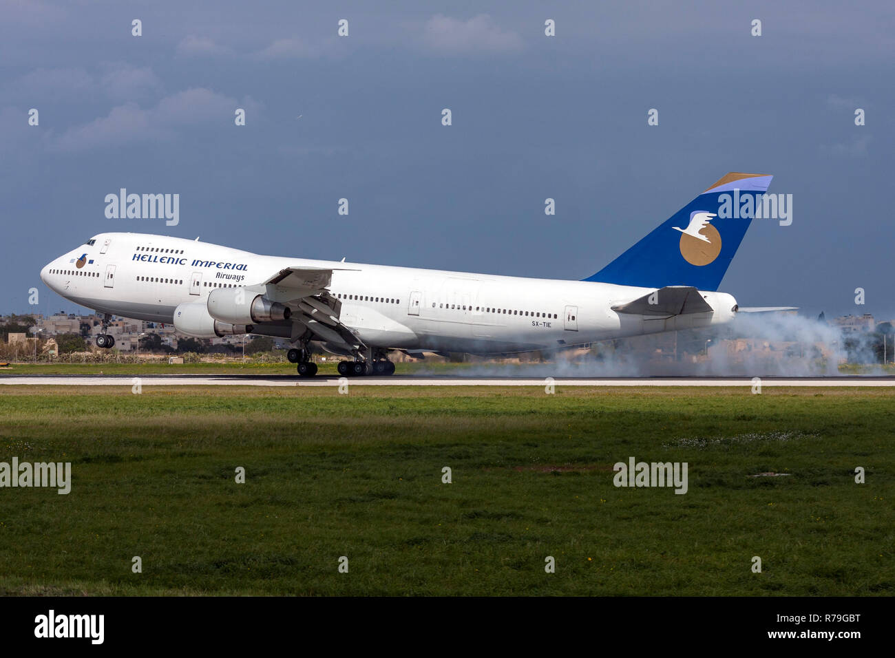 Hellenic Imperial Airways Boeing 747-281B (SX-TIE) sulla pista finali 31. Foto Stock