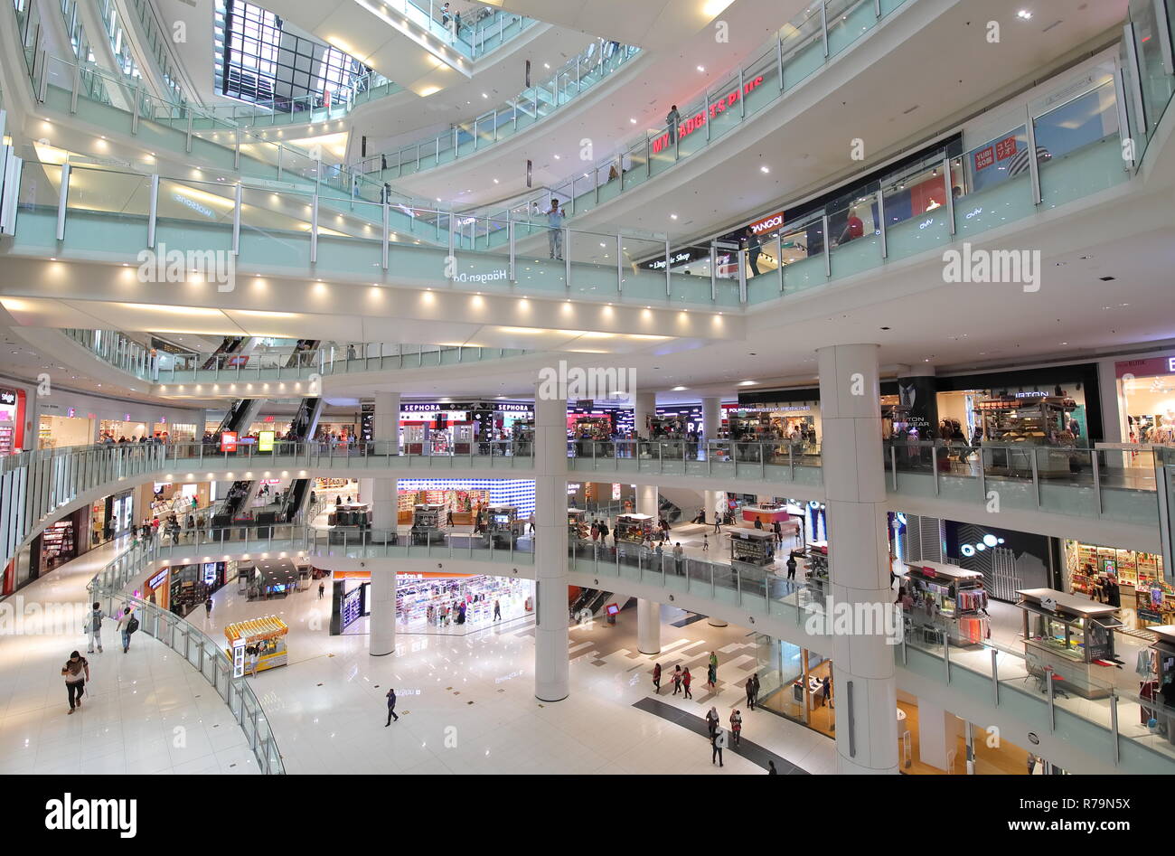 La gente visita KL Sentral Mall Shopping a Kuala Lumpur in Malesia Foto Stock