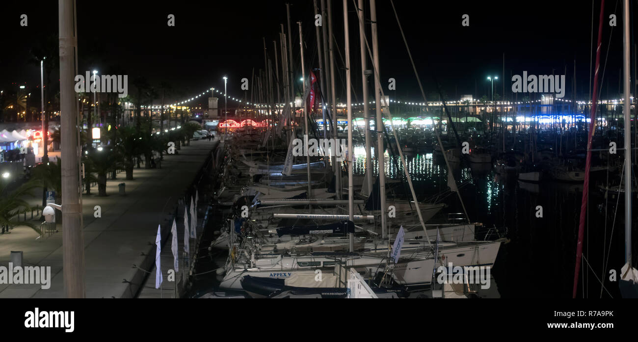 Il molo di notte a Barcellona Foto Stock