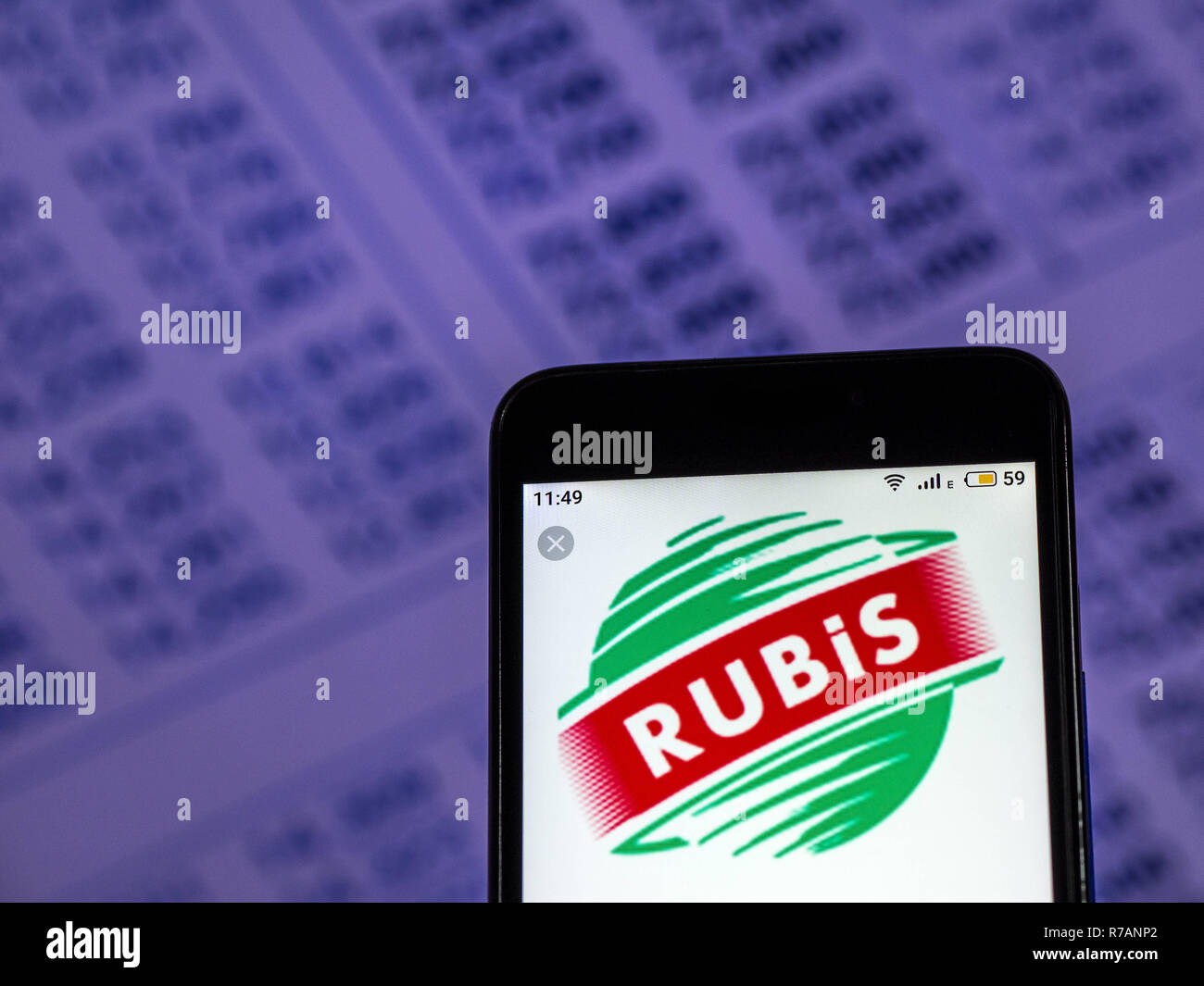 Kiev, Ucraina. Il 7 dicembre, 2018. Gruppo Rubis visto il logo visualizzato sul telefono intelligente. Credito: Igor Golovniov SOPA/images/ZUMA filo/Alamy Live News Foto Stock