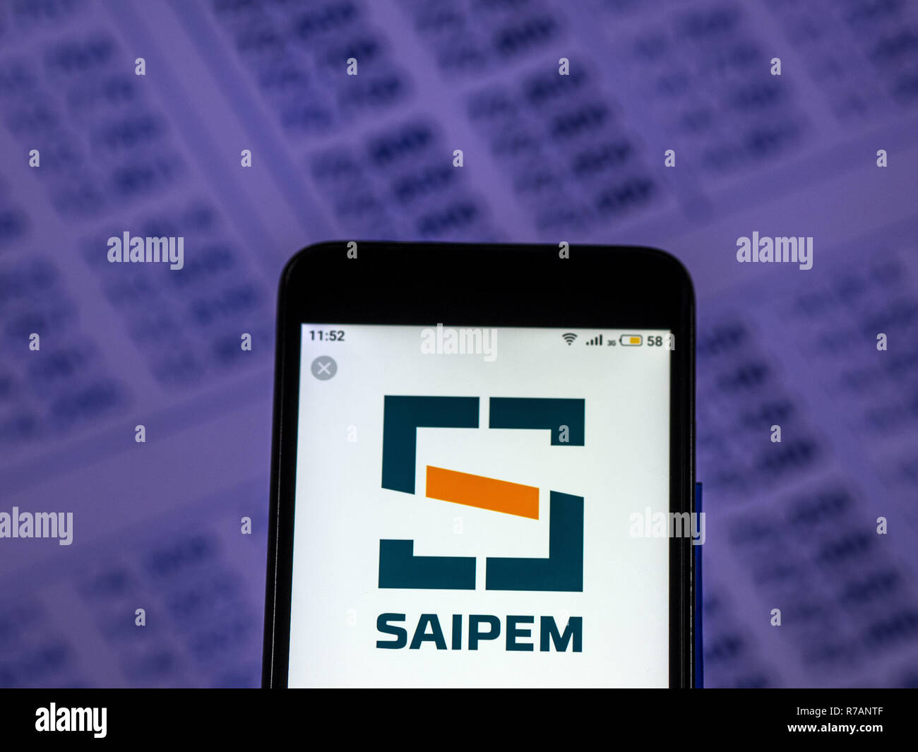 Kiev, Ucraina. Il 7 dicembre, 2018. La Saipem logo azienda vede visualizzato sul telefono intelligente. Credito: Igor Golovniov SOPA/images/ZUMA filo/Alamy Live News Foto Stock