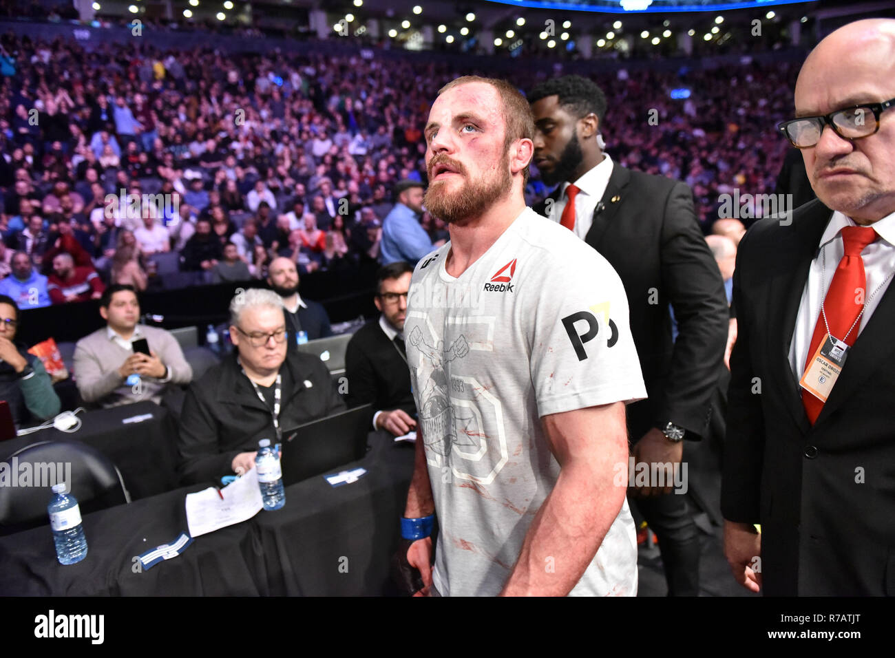 Toronto, Ontario, Canada. Il 9 dicembre, 2018. ALEX OLIVEIRA contro Gunnar Nelson a UFC 231 presso il Centro Scotiabank a Toronto, Dicembre 08, 2018. Credito: Igor Vidyashev/ZUMA filo/Alamy Live News Foto Stock