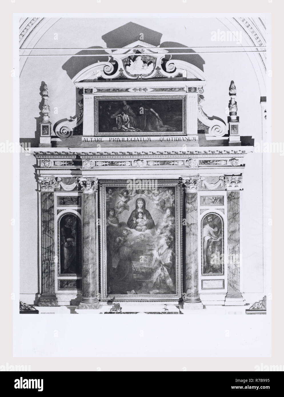 Lazio Frosinone Sora S. Maria Addolorata, questa è la mia Italia, il paese italiano di storia visiva, post-medievale scultura architettonica, pittura e scultura. Il neo-classica struttura. Foto Stock