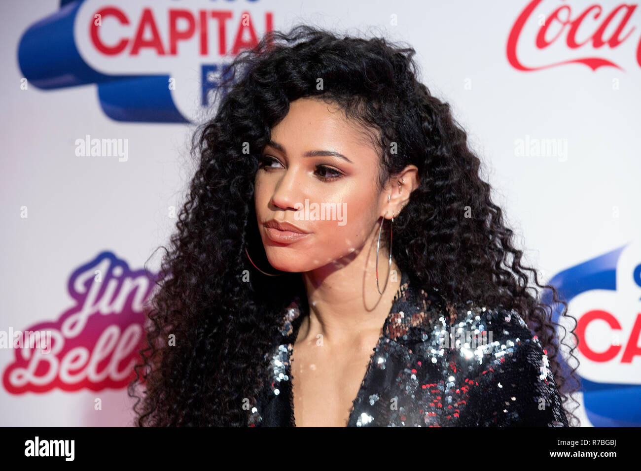 Capitale presentatore FM Vick speranza sul media eseguire durante il giorno uno dei capitali il Jingle Bell Ball con la Coca Cola a Londra la O2 Arena. Foto Stock