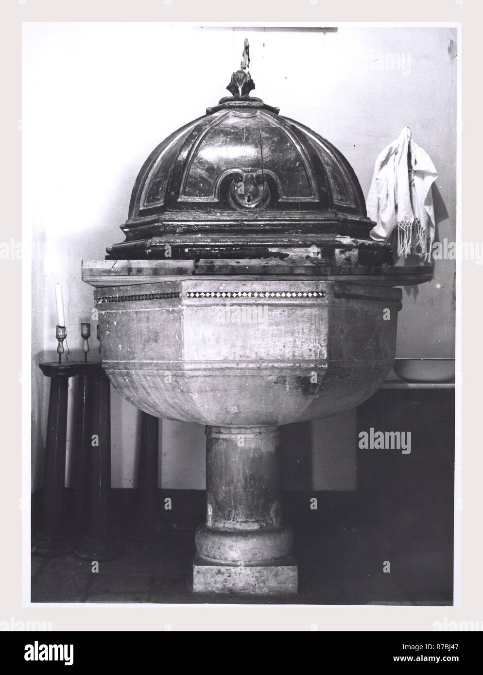 Lazio Roma Artena Convento dei Francescani di Santa Maria di Gesu, questa è la mia Italia, il paese italiano di storia visiva, Post-architettura medievale, scultura architettonica, pittura, scultura, pittura ad affresco, frammenti architettonici di Artena è un centro medievale su uno sperone del monte Lepini. "Artena' è un nome moderno 1870, la registrazione al sito di una cittadina volsca del Lepini, 'Montefortino'. Foto Stock