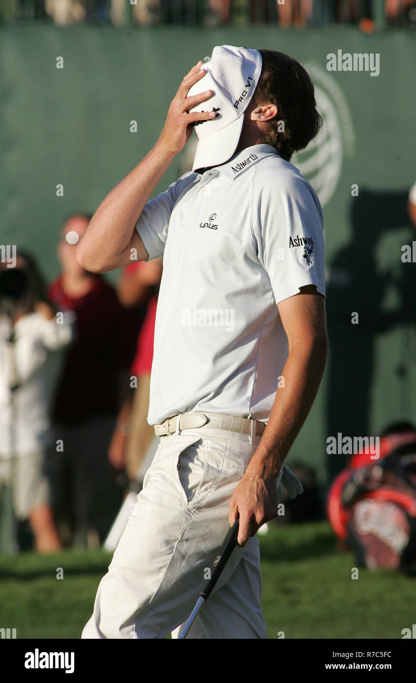 Nick Watney reagisce alla mancanza di un putt su xviii verde che avrebbe legato a lui con Phil Mickelson durante il World Golf Championships - CA Championship al Doral Country Club di Doral, Florida il 15 marzo 2009. Foto Stock