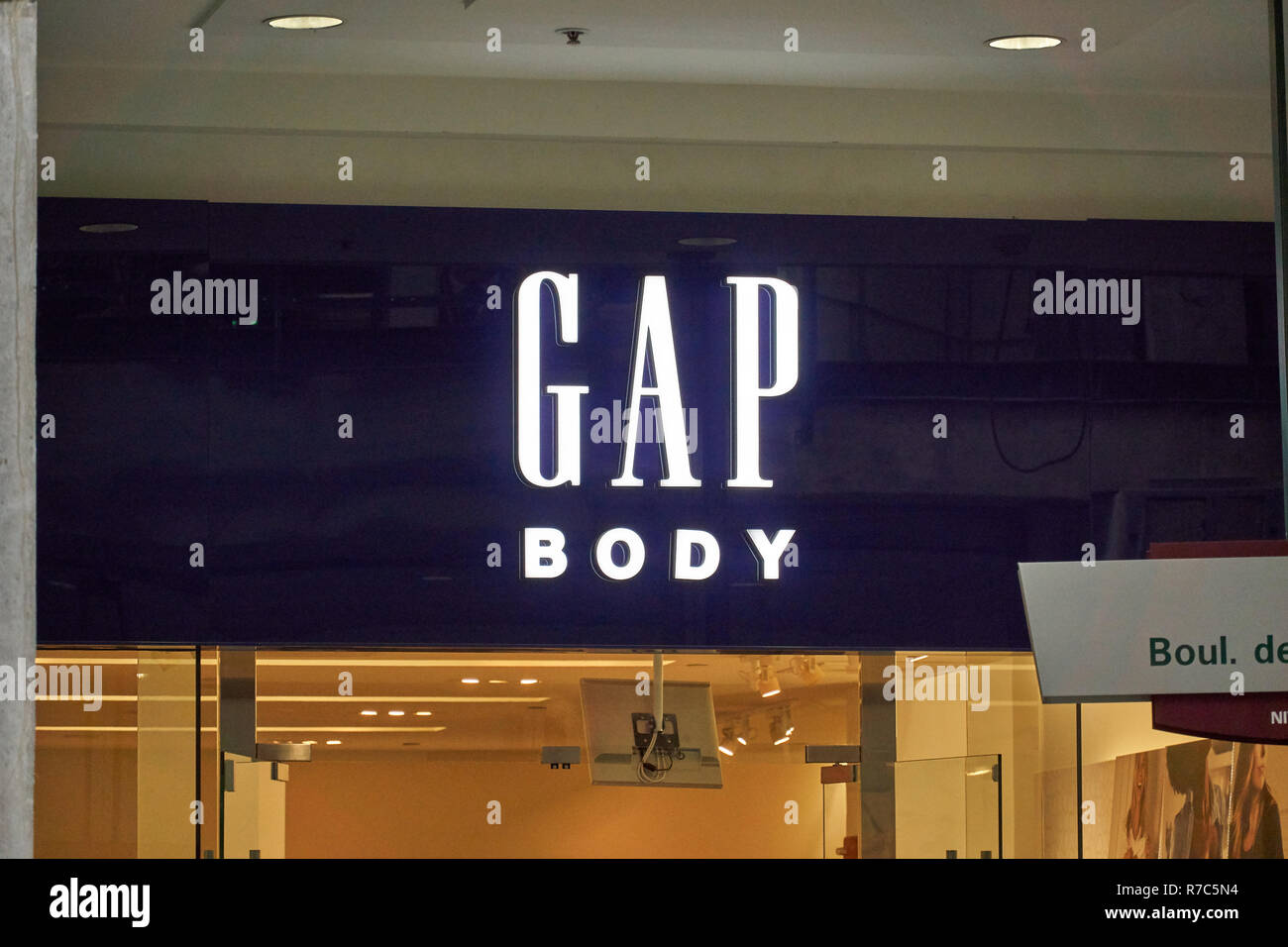 MONTREAL, Canada - 4 ottobre 2018: storefront Gap e logo. Gap è un popolare in tutto il mondo americano di abbigliamento e accessori rivenditore. Foto Stock