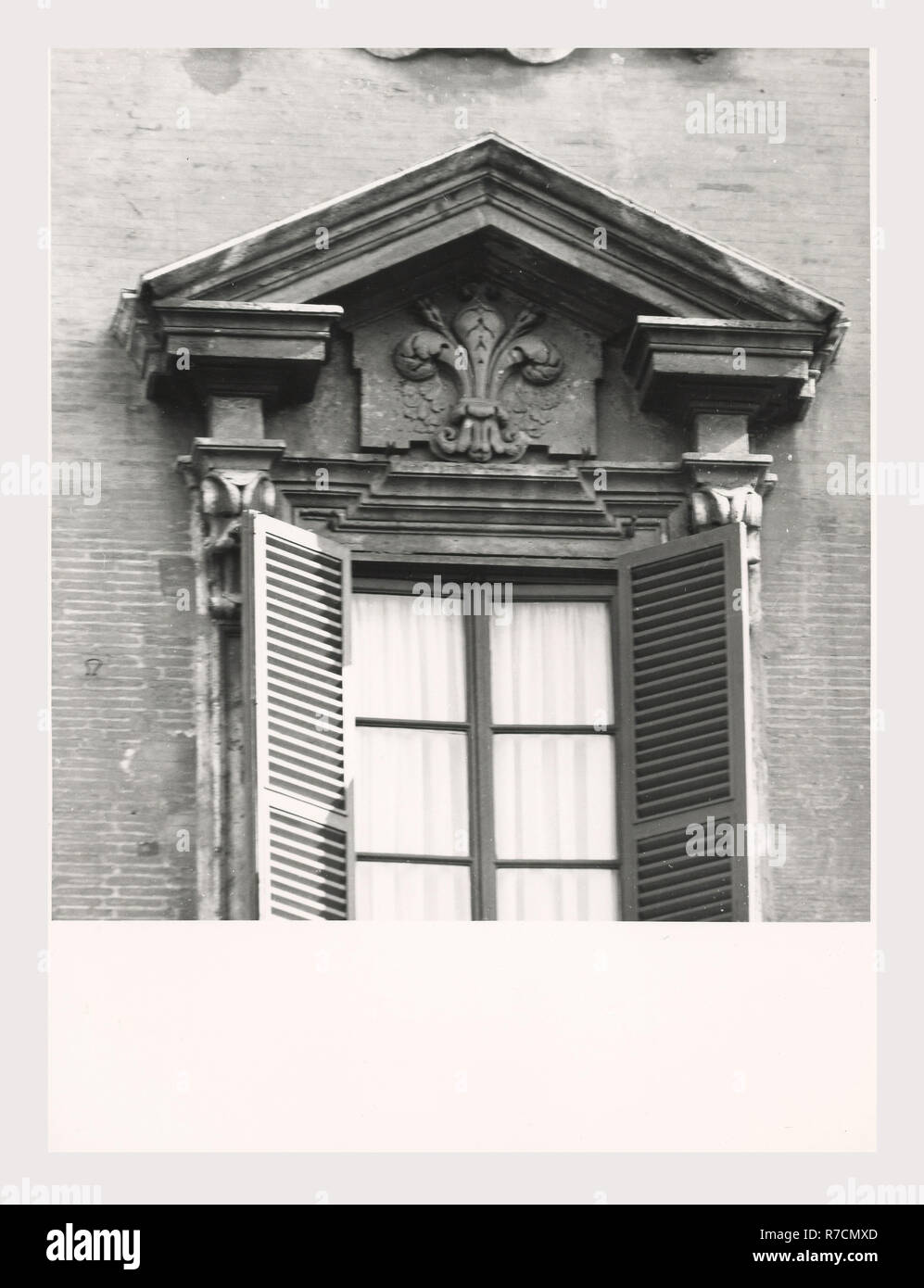 Lazio Roma Roma Palazzo Madama, questa è la mia Italia, il paese italiano di storia visiva, Post-architettura medievale, scultura architettonica, rilievo scultoreo eretto nel XVI secolo dai Medici, chiamato con il nome di 'Madame Margherita d'Austria, figlia di Carlo V e moglie di Alessandro de' Medici, poi Ottavio Farnese. Abitata da cardinali, Leone X e di Clemente VII e Caterina de Medici dal 1871 è sede del Senato. Costruito nel 1649. Foto Stock