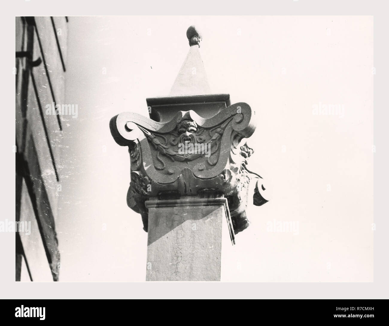 Lazio Roma Roma Palazzo Madama, questa è la mia Italia, il paese italiano di storia visiva, Post-architettura medievale, scultura architettonica, rilievo scultoreo eretto nel XVI secolo dai Medici, chiamato con il nome di 'Madame Margherita d'Austria, figlia di Carlo V e moglie di Alessandro de' Medici, poi Ottavio Farnese. Abitata da cardinali, Leone X e di Clemente VII e Caterina de Medici dal 1871 è sede del Senato. Costruito nel 1649. Foto Stock