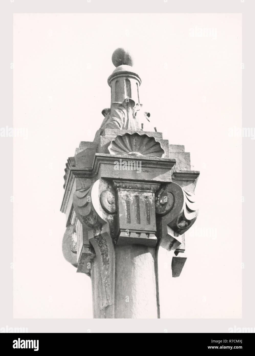 Lazio Roma Roma Palazzo Madama, questa è la mia Italia, il paese italiano di storia visiva, Post-architettura medievale, scultura architettonica, rilievo scultoreo eretto nel XVI secolo dai Medici, chiamato con il nome di 'Madame Margherita d'Austria, figlia di Carlo V e moglie di Alessandro de' Medici, poi Ottavio Farnese. Abitata da cardinali, Leone X e di Clemente VII e Caterina de Medici dal 1871 è sede del Senato. Costruito nel 1649. Foto Stock