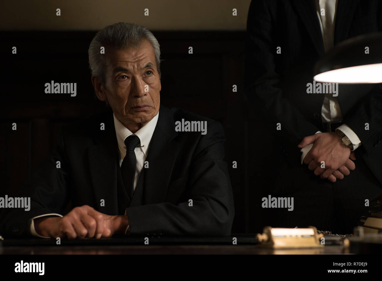 Data di rilascio: Marzo 9, 2018 Titolo: gli outsider STUDIO: Intrattenimento Linson Regia: Martin Zandvliet Trama: un epico impostato nel post-Seconda Guerra Mondiale in Giappone e centrato su un american ex G.I. che unisce la Yakuza. STARRING: Jared Leto come Nick Lowell. (Credito Immagine: © Linson Entertainment/Entertainment Immagini) Foto Stock