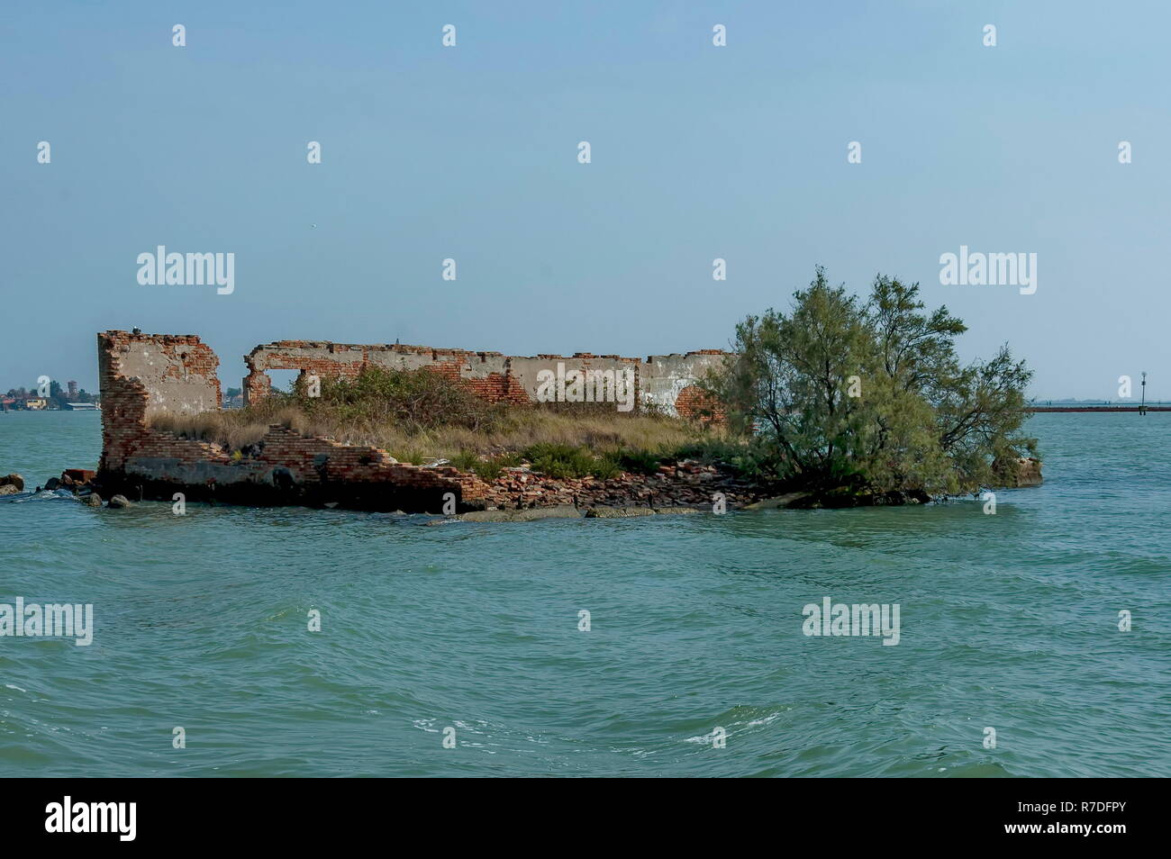 Isola abbandonata nella laguna veneziana, Italia Foto Stock