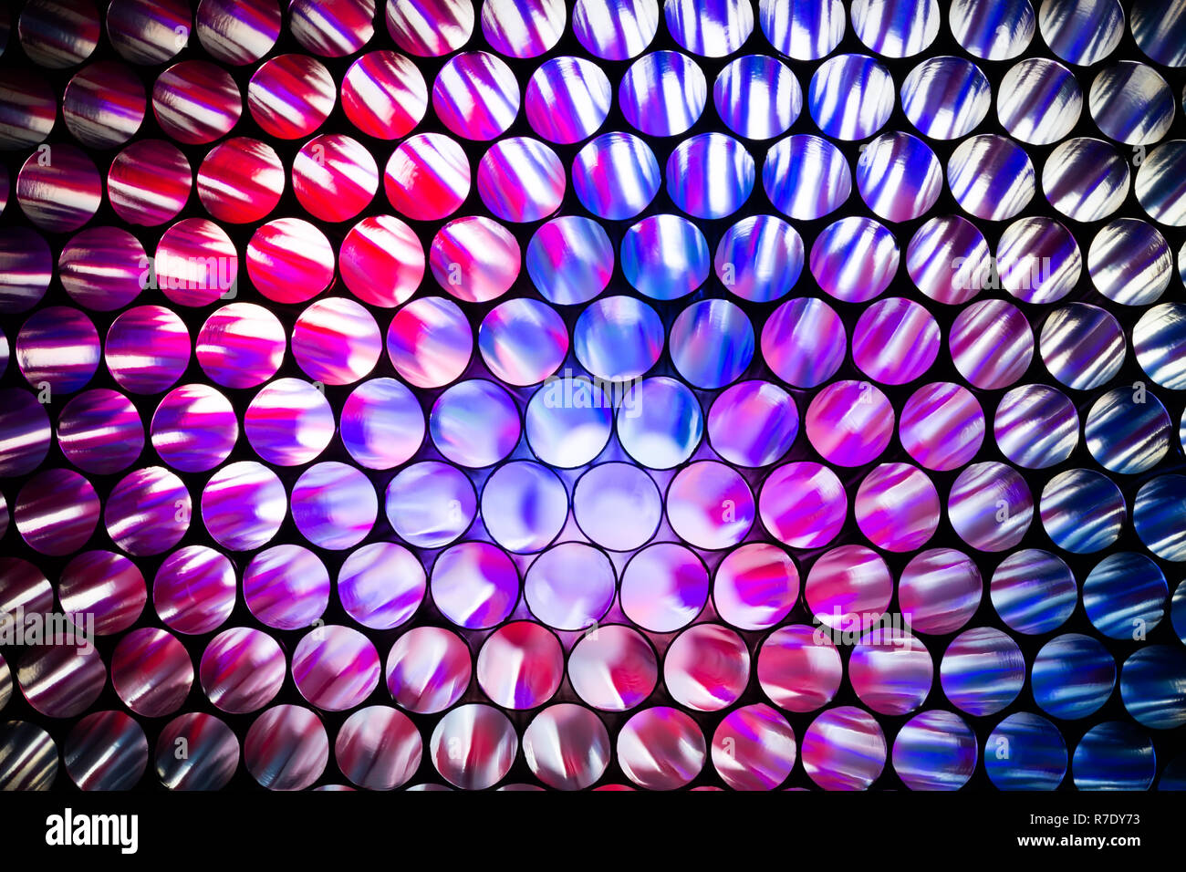 Abstract sfondo colorato dei tubi rifrangere la luce con un tocco in più Foto Stock