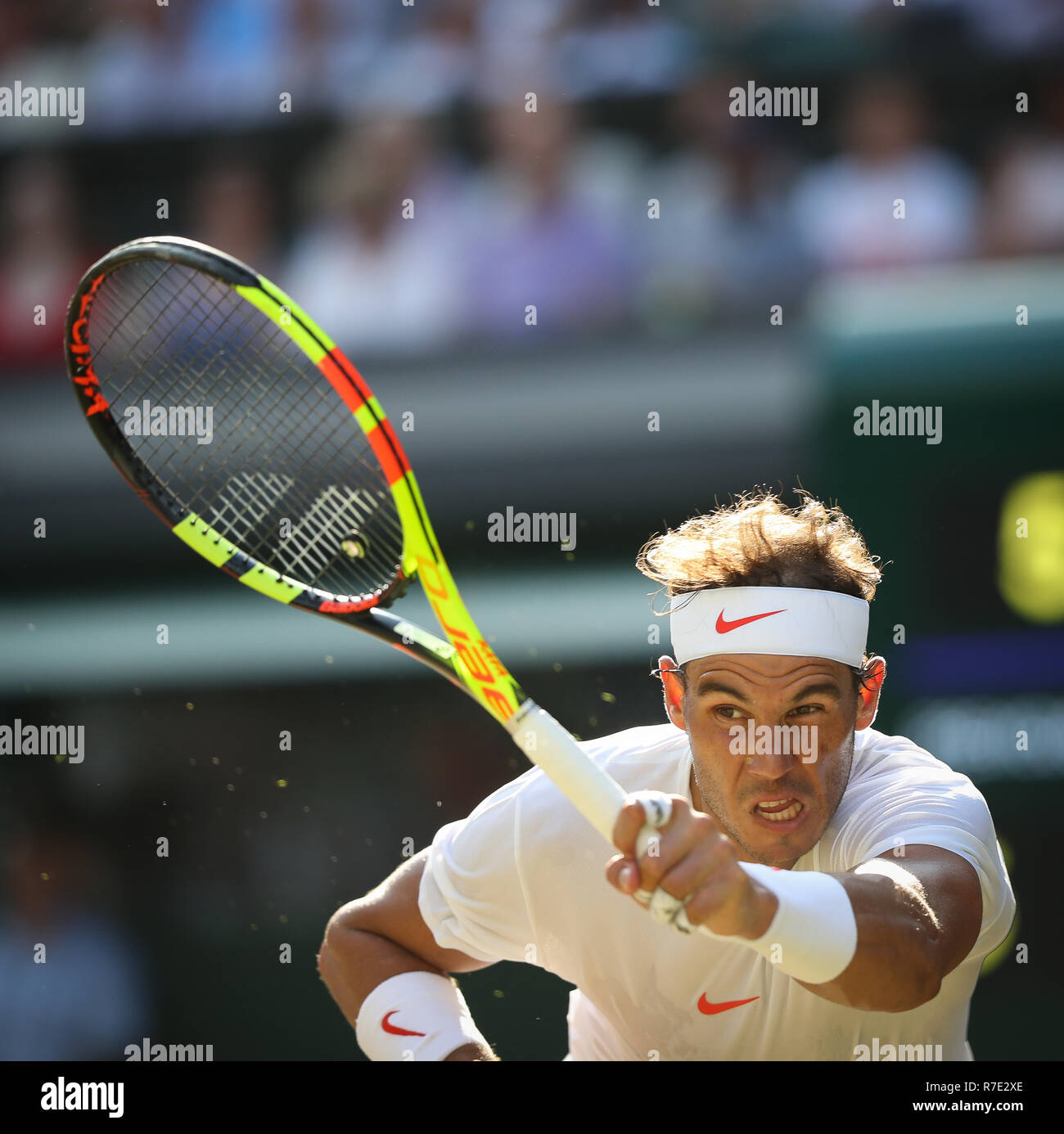 Giocatore spagnolo Rafael Nadal in azione a Wimbledon, Londra, Gran Bretagna, Regno Unito. Foto Stock