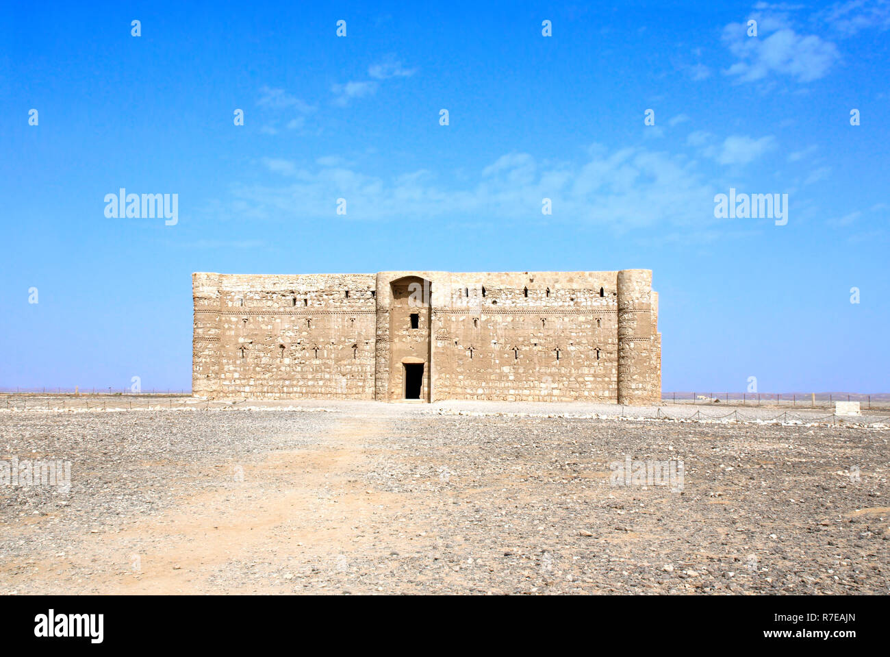 Esterno del castello nel deserto di Qasr Al-Harrana (Kharanah, Kharana) vicino ad Amman, Giordania, Medio Oriente Foto Stock