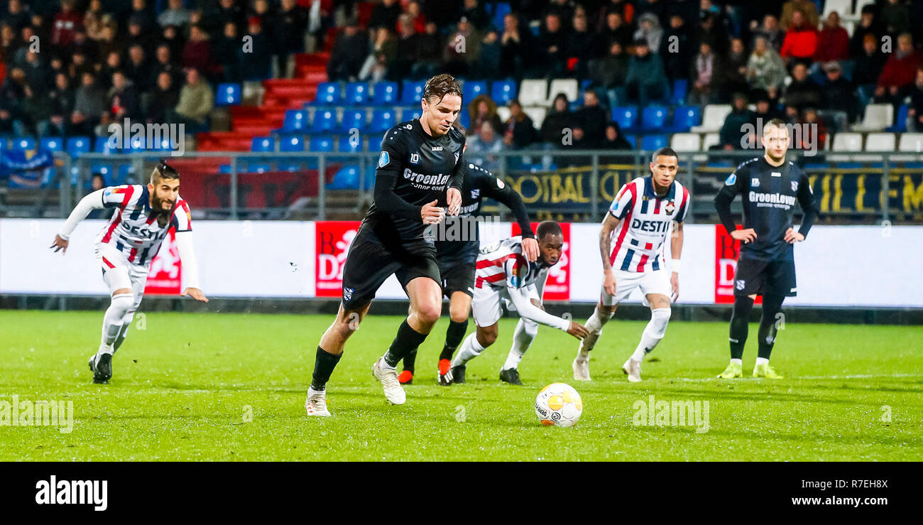 TILBURG, Willem II - SC Heerenveen 1-5, calcio, Eredivisie, stagione 2018-2019, 08-12-2018, Koning Willem II Stadium, SC Heerenveen player Ben Rienstra punteggi 1-2 da una penalità Foto Stock