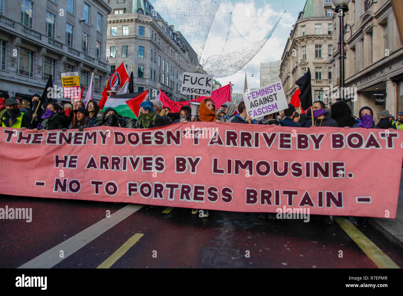 Londra, Regno Unito. 9 Dic 2018. Marzo per opporsi a Tommy Robinson Credito: Alex Cavendish/Alamy Live News Foto Stock