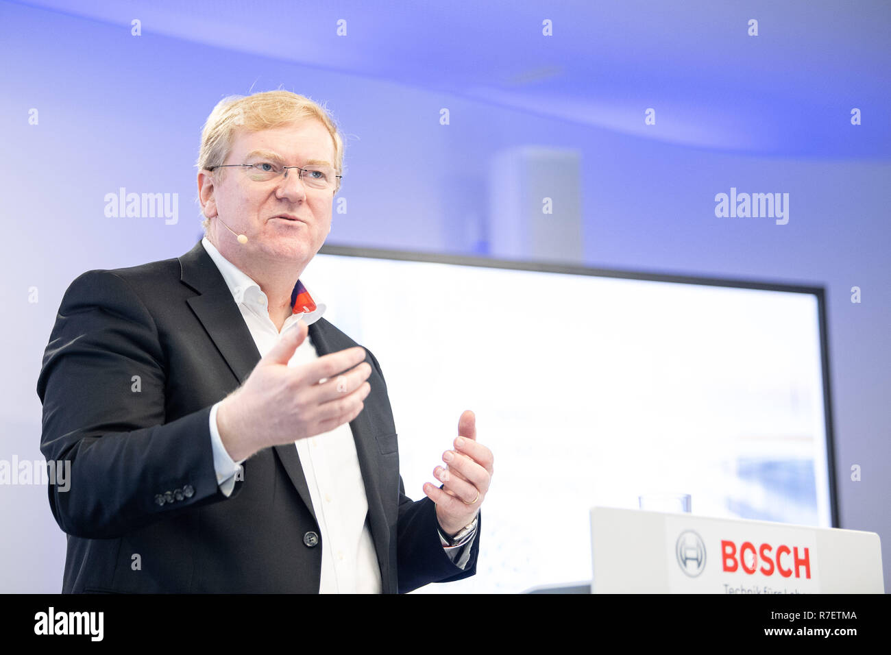 Gerlingen, Germania. 07Th Dec, 2018. Stefan Hartung, Bosch ex membro del consiglio di amministrazione per l'energia e la tecnologia edilizia settore commerciale, parlerà a una conferenza stampa della Bosch di tecnologia edilizia divisione. A partire dal 1 o gennaio 2019, Hartung sarà il nuovo Managing Director per la Mobility Solutions Division. Credito: Sebastian Gollnow/dpa/Alamy Live News Foto Stock