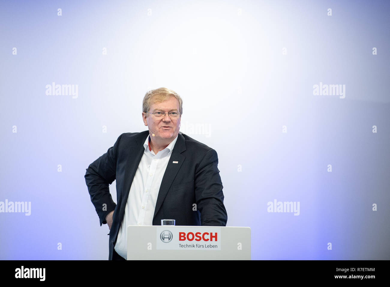 Gerlingen, Germania. 07Th Dec, 2018. Stefan Hartung, Bosch ex membro del consiglio di amministrazione per l'energia e la tecnologia edilizia settore commerciale, parlerà a una conferenza stampa della Bosch di tecnologia edilizia divisione. A partire dal 1 o gennaio 2019, Hartung sarà il nuovo Managing Director per la Mobility Solutions Division. Credito: Sebastian Gollnow/dpa/Alamy Live News Foto Stock