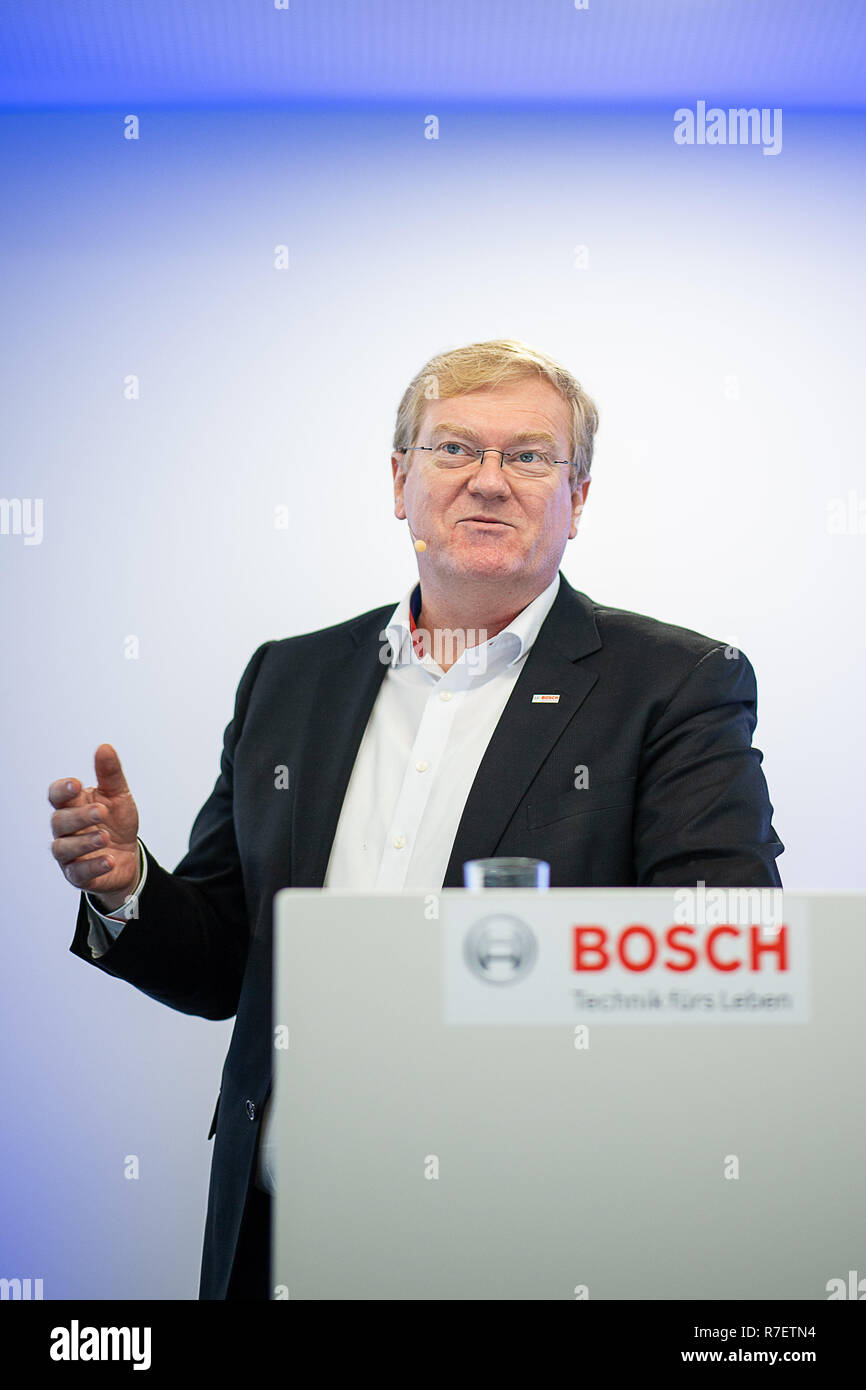 Gerlingen, Germania. 07Th Dec, 2018. Stefan Hartung, Bosch ex membro del consiglio di amministrazione per l'energia e la tecnologia edilizia settore commerciale, parlerà a una conferenza stampa della Bosch di tecnologia edilizia divisione. A partire dal 1 o gennaio 2019, Hartung sarà il nuovo Managing Director per la Mobility Solutions Division. Credito: Sebastian Gollnow/dpa/Alamy Live News Foto Stock