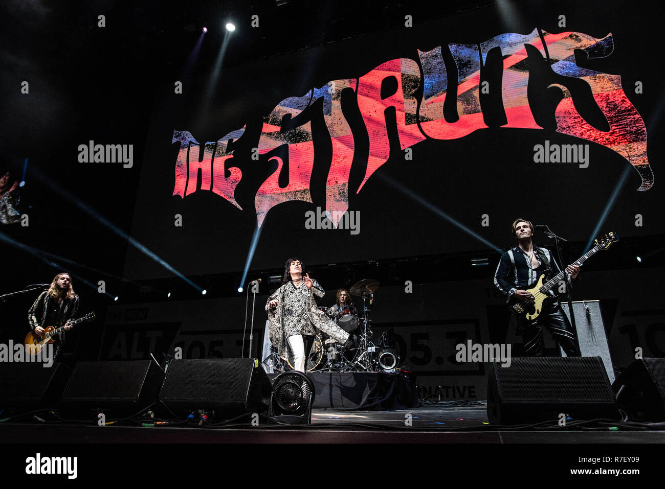 San Jose, California, Stati Uniti d'America. 8 dicembre 2018. Adam lasco, Gethin Davies, Luca Spiller e Jed Elliot dei puntoni eseguire sul palco al centro di SAP durante l'ALT 105,3 Non così Silent Night a San Jose, California. Foto: Chris Tuite/imageSPACE/MediaPunch Credito: MediaPunch Inc/Alamy Live News Foto Stock