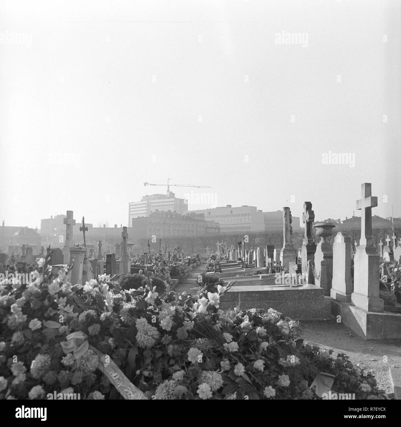 Vista su Pere Lachaise, il più grande cimitero di Parigi nel novembre 1970. Molte famose figure storiche sono sepolti qui. Foto: Wilfried Glienke | Utilizzo di tutto il mondo Foto Stock