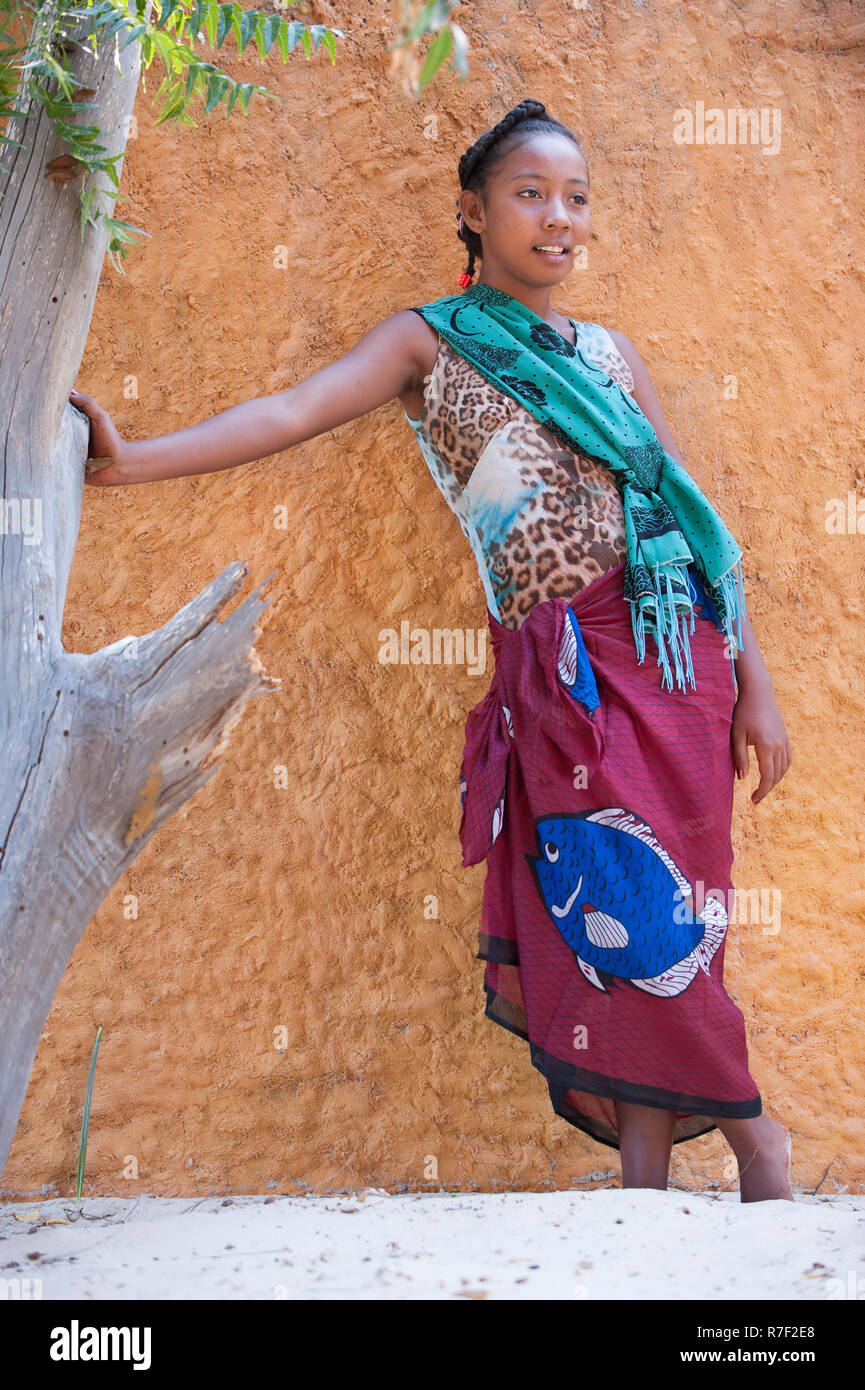 Ragazza malgascia, 15-16 anni, Morondava, provincia di Toliara, Madagascar Foto Stock