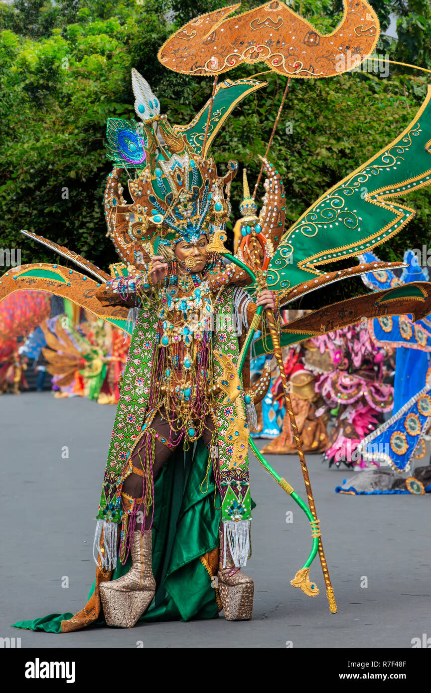 Elaborare il costume alla moda Jember Festival, East Java, Indonesia Foto Stock