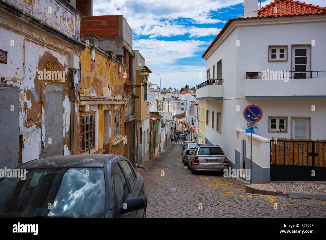 Lagos, un comune alla foce del fiume di Bensafrim e lungo l'Oceano Atlantico, nel Barlavento regione di Algarve in Portogallo meridionale. Foto Stock