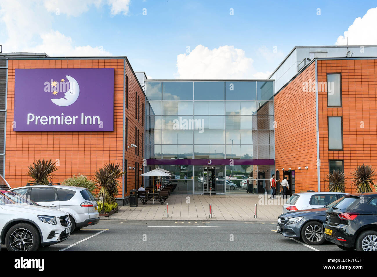 BATH ROAD, LONDON HEATHROW AIRPORT - Giugno 2018: ingresso e parcheggio auto del Premier Inn hotel a Bath Road vicino al London Heathrow Airport. Foto Stock