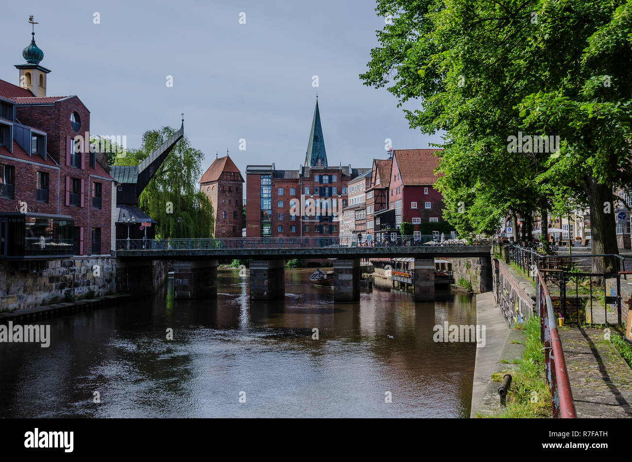 Visitare il sito web di Lüneburg e godetevi l'atmosfera e la diversità di una città storica con un centro storico medievale, che tuttavia è giovane nel cuore. Foto Stock