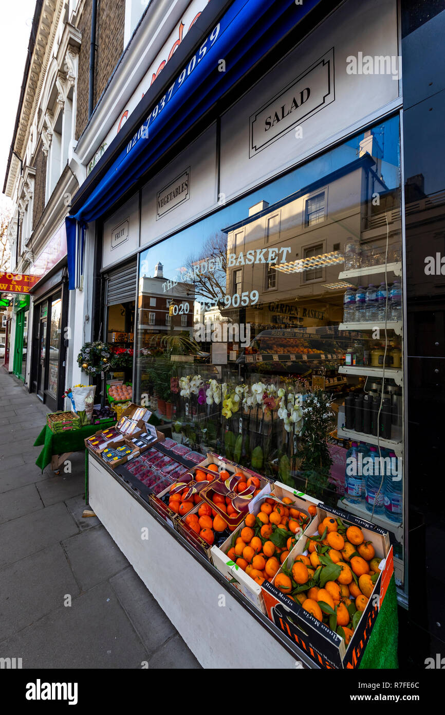 Il cestello Giardino Negozio di generi alimentari a Stratford Street, Kensington, Londra. Regno Unito Foto Stock