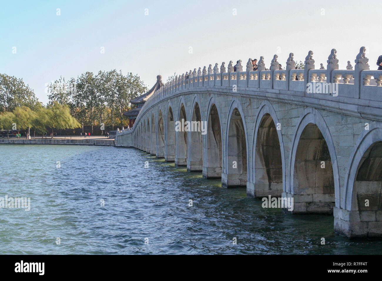 Diciassette il ponte di arco, Palazzo d'Estate a Pechino Foto Stock