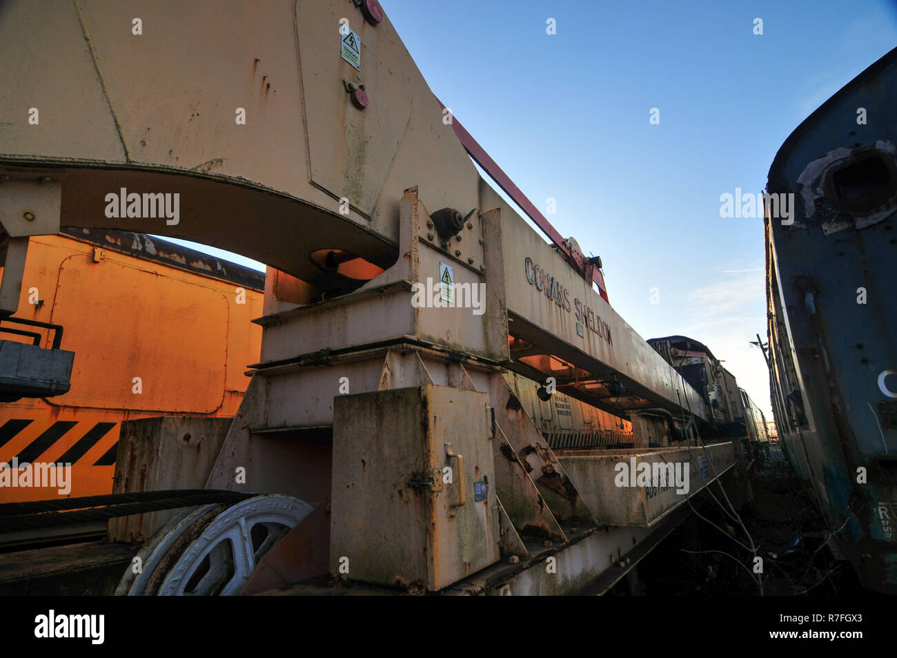 Carnforth, Lancashire, Regno Unito, 27 dicembre, 2008. Abbandonati i treni a vapore e materiale rotabile al una volta Steamtown iconica a Carnforth, in zona di potenza motrice deposito (MPD), il Lancashire che era un attrazione negli anni settanta per degli anni novanta. Il cantiere detenute Pullman stock, old British Railways e Inter-City stock, Royal Mail carrelli così come molti vapore e treni diesel. Credito: Michael Scott/Alamy Live News Foto Stock