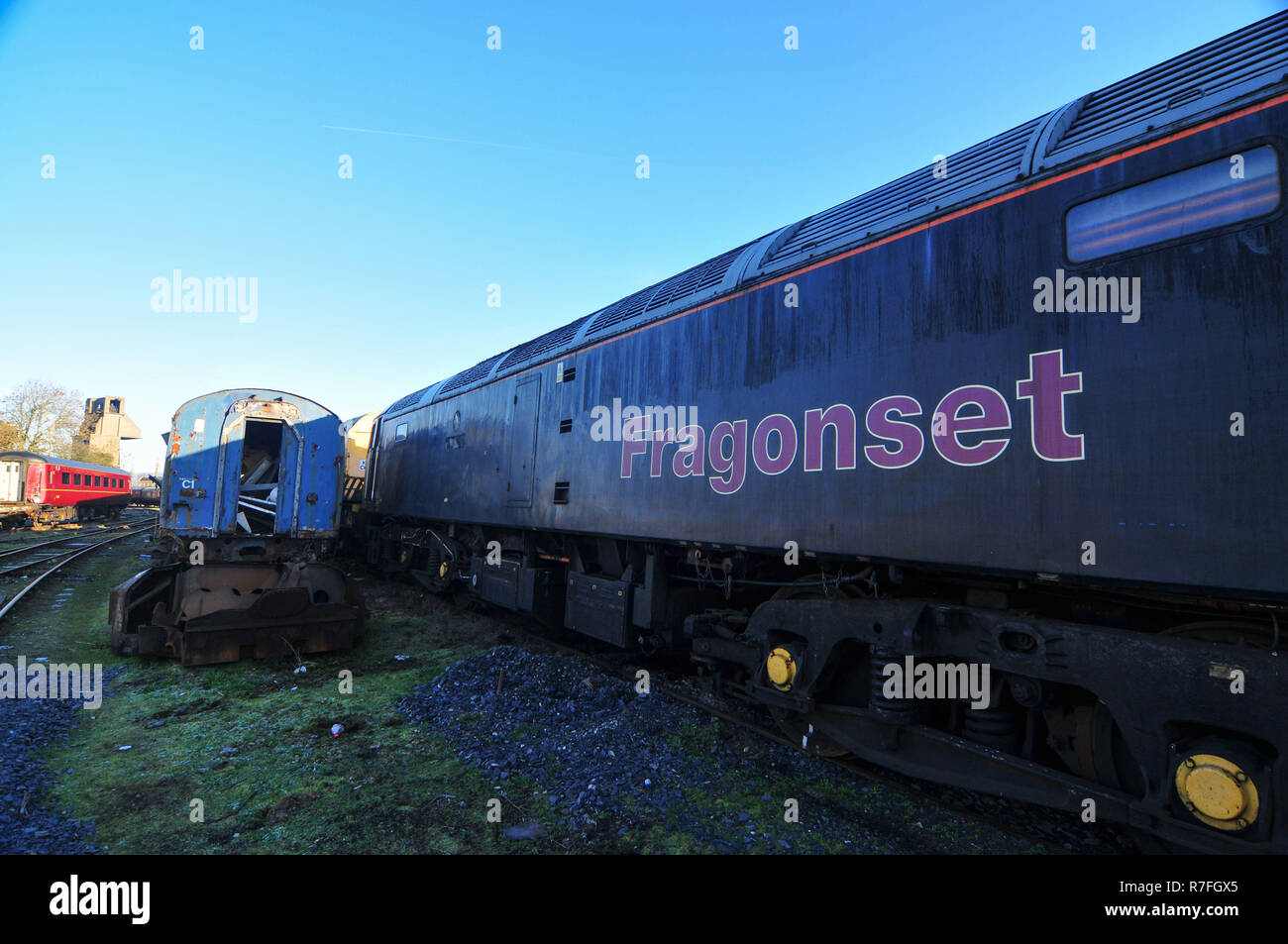 Carnforth, Lancashire, Regno Unito, 27 dicembre, 2008. Abbandonati i treni a vapore e materiale rotabile al una volta Steamtown iconica a Carnforth, in zona di potenza motrice deposito (MPD), il Lancashire che era un attrazione negli anni settanta per degli anni novanta. Il cantiere detenute Pullman stock, old British Railways e Inter-City stock, Royal Mail carrelli così come molti vapore e treni diesel. Credito: Michael Scott/Alamy Live News Foto Stock