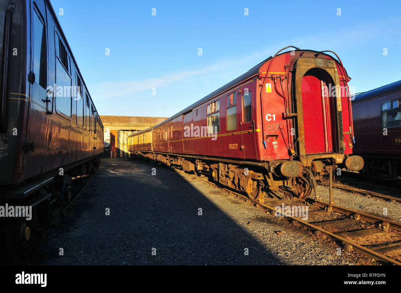 Carnforth, Lancashire, Regno Unito, 27 dicembre, 2008. Abbandonati i treni a vapore e materiale rotabile al una volta Steamtown iconica a Carnforth, in zona di potenza motrice deposito (MPD), il Lancashire che era un attrazione negli anni settanta per degli anni novanta. Il cantiere detenute Pullman stock, old British Railways e Inter-City stock, Royal Mail carrelli così come molti vapore e treni diesel. Credito: Michael Scott/Alamy Live News Foto Stock