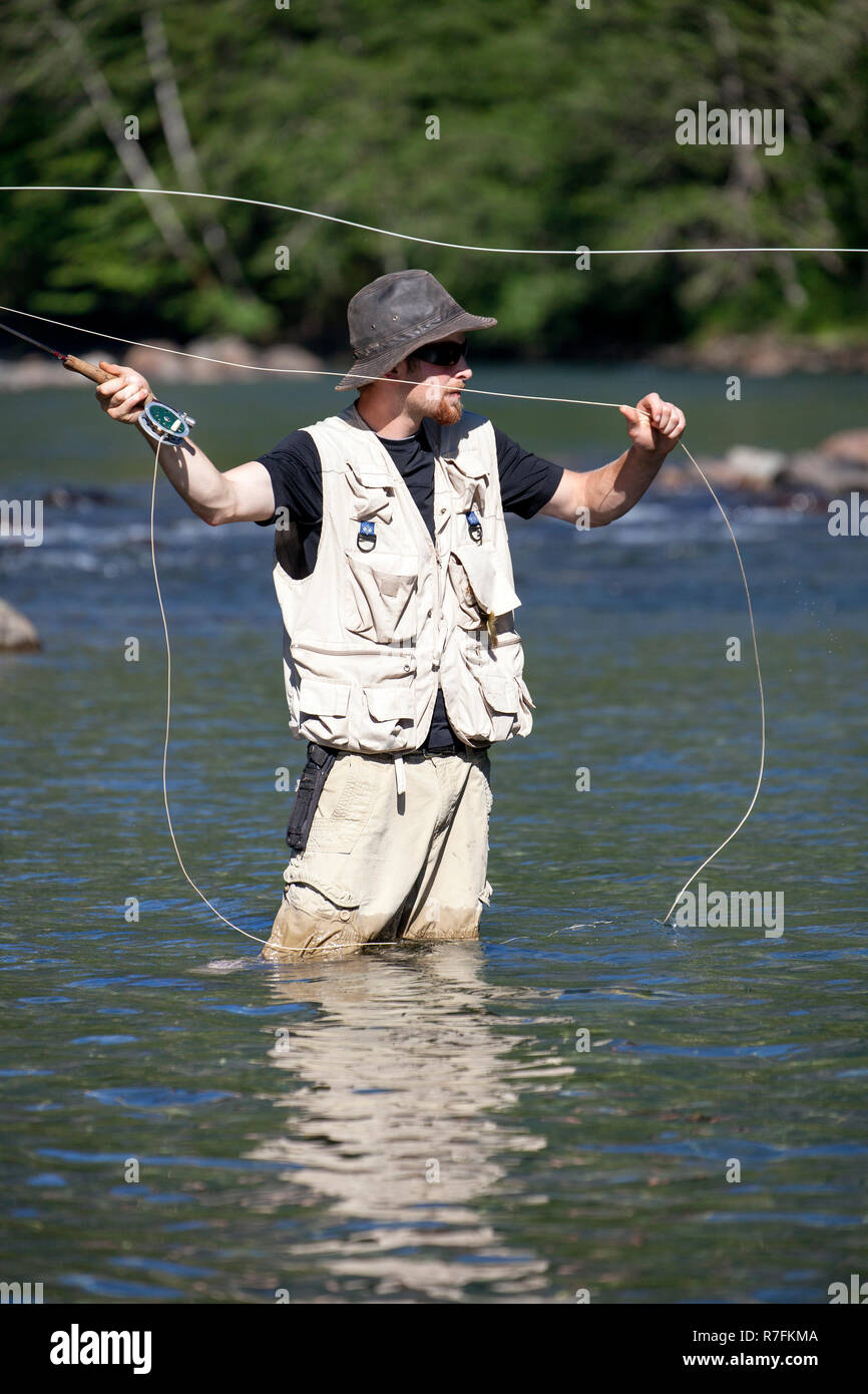 WA09146-00...WASHINGTON - la pesca con la mosca sul Medio Forcella del Fiume Snoqualme vicino a North Bend. (MR# J9) Foto Stock