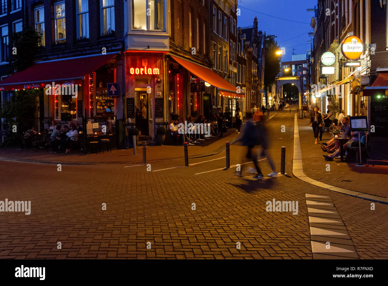 Ristoranti e caffè a notte a Amsterdam, Paesi Bassi Foto Stock