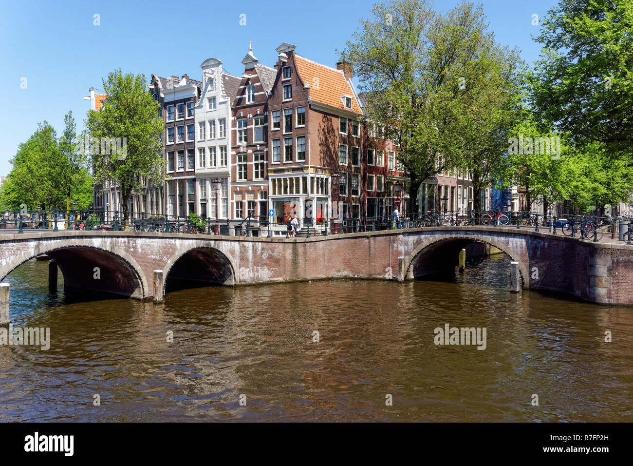 Tradizionali case cittadine Olandesi a canale Keizersgracht in Amsterdam, Paesi Bassi Foto Stock