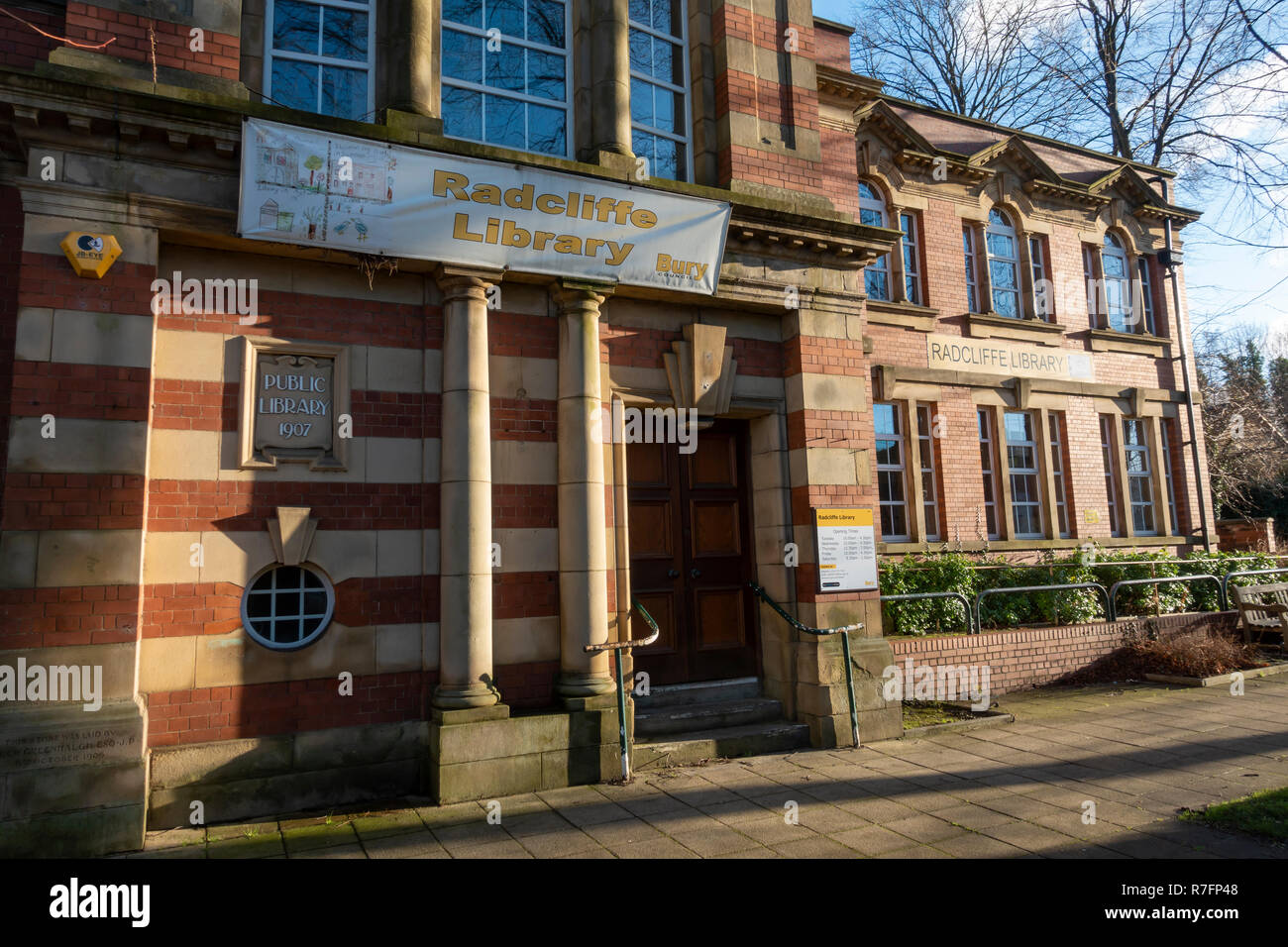 Radcliffe Library esterno su Stand Lane, Radcliffe, Manchester. Foto Stock