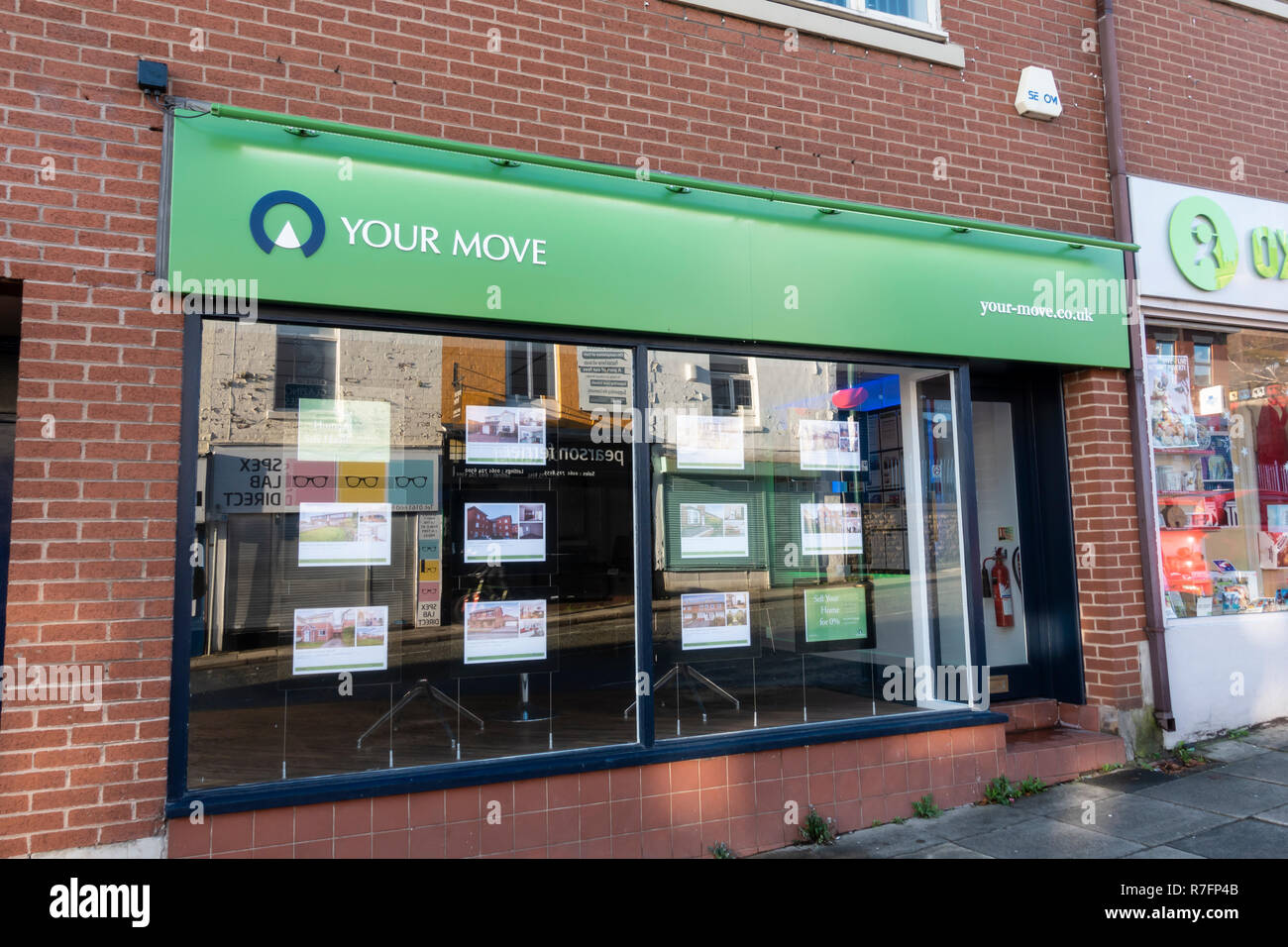 Il vostro movimento di Agenti Immobiliari shop in Radcliffe, Manchester. Foto Stock